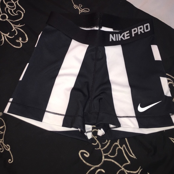❌❌SOLD ❌❌NWOT NIKE PRO SHORTS SZ SMALL