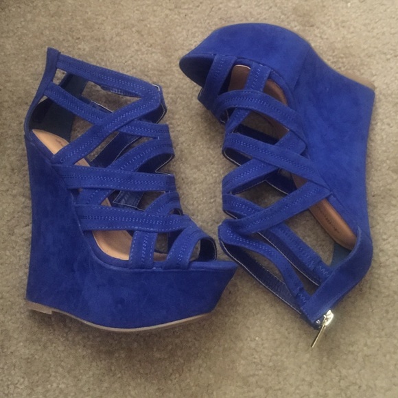 Cage wedges