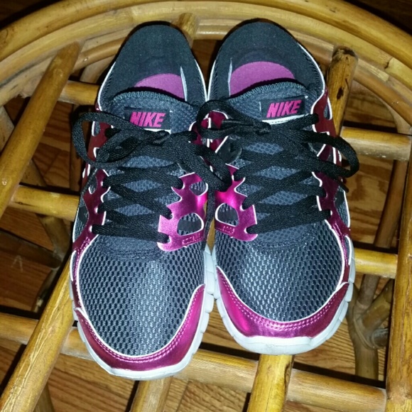 *** SOLD *** Nike tennis shoes