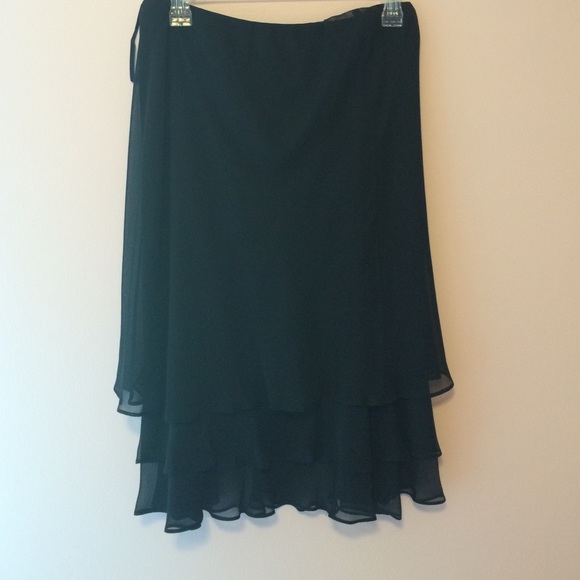 Black evening attire. - Picture 2 of 4