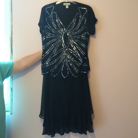 Black evening attire. - Picture 3 of 4