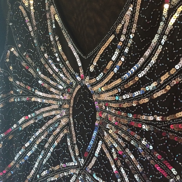 Black evening attire. - Picture 4 of 4