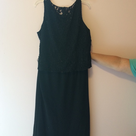JKARA Beaded tank and ruffled bottom skirt. - Picture 3 of 4