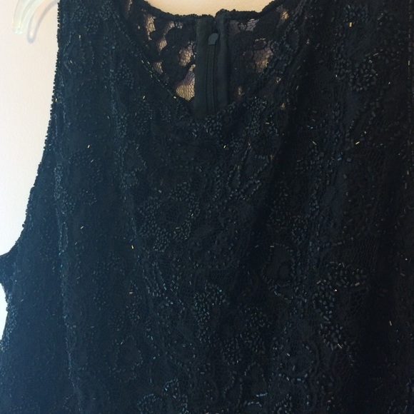 JKARA Beaded tank and ruffled bottom skirt. - Picture 4 of 4