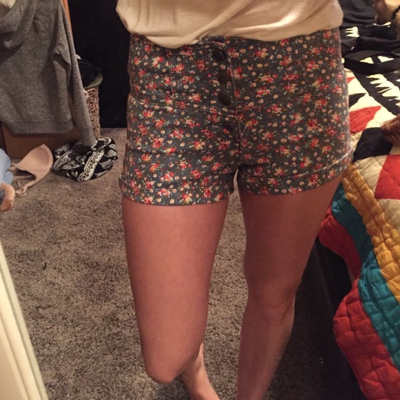 High waisted flower shorts