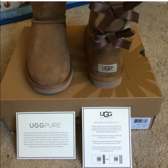 Bailey bow chestnut uggs - Picture 2 of 3