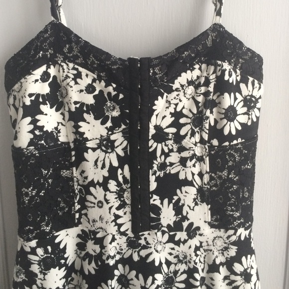 Bethany Mota Daisy Dress - Picture 2 of 3