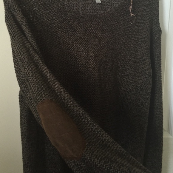 Very cute brown sweater w elbow patches!