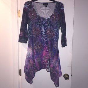 Women's medium long sleeved top (see pictures)