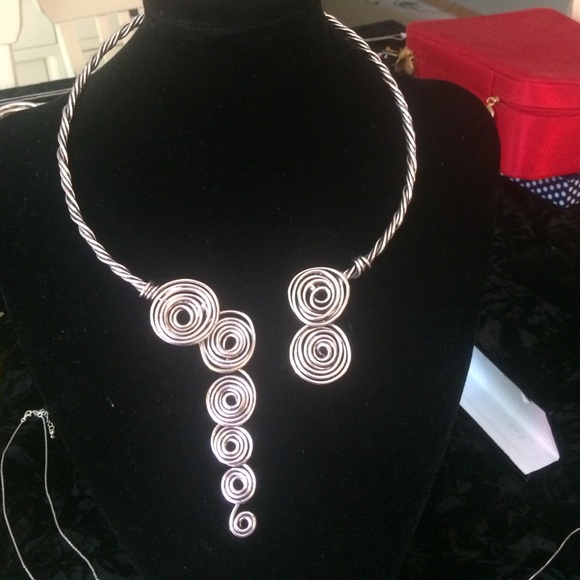 Jewelry - Bundle with orbiting necklace and silver bangles