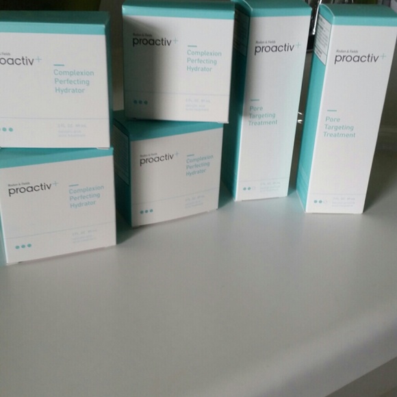 Proactive +  Pore Targeting & Complexion Perfectin