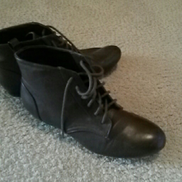 Short brown boots