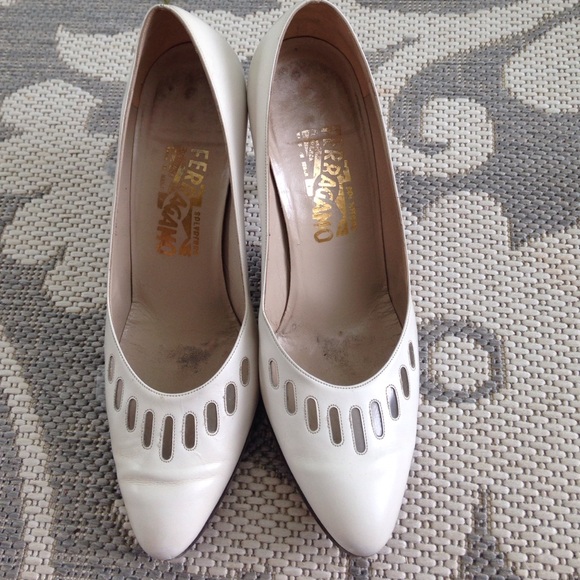 HP🎉 Ferragamo white leather heels pumps designer - Picture 2 of 4