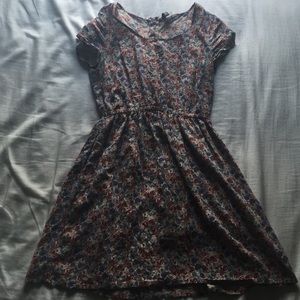 h&m divided dress size 4, runs a bit small!