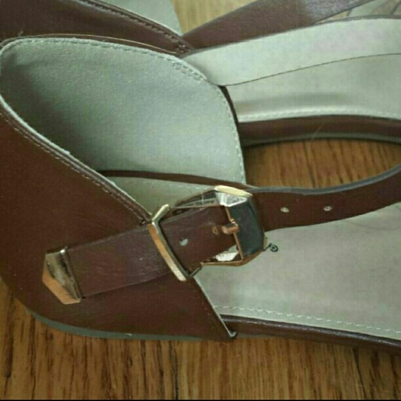 Brown cut out flats NWOT - Picture 2 of 2