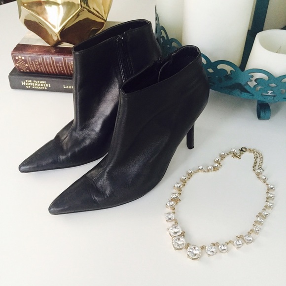 Colin Stuart black leather ankle bootie Sz 6.5