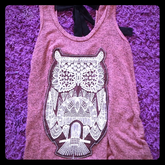 Super cute open back tank top!