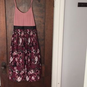 Xhiliration Pleated Midi Sundress