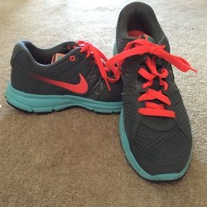 Like New Nike Relentless2 sneakers
