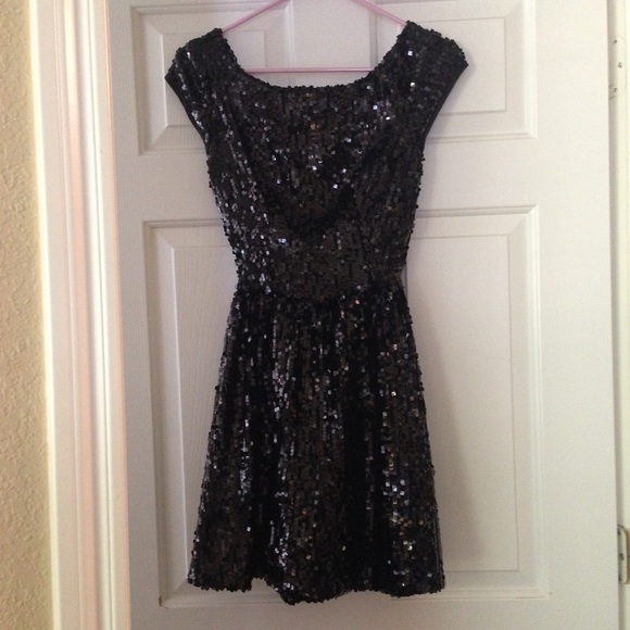 Black sequins cap sleeve dress