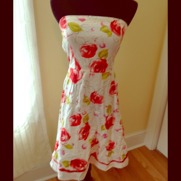 Adorable strapless sundress