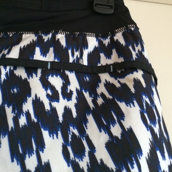 SOLD Lululemon speed shorts in blue ikat - Picture 3 of 3