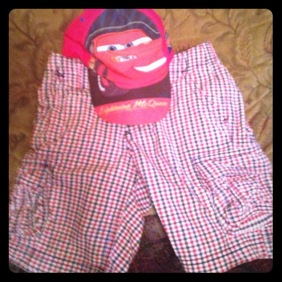 Gap kids shorts and Lightning McQueen cap Size 5T - Picture 1 of 4