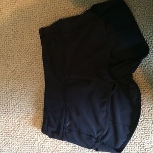 black Lulullemon running shorts