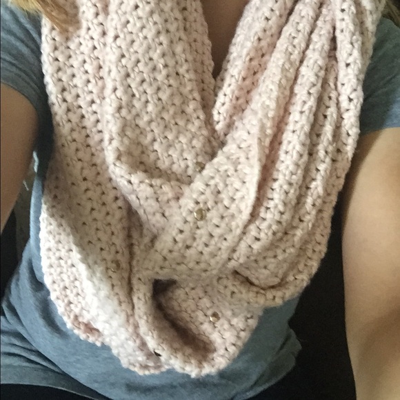 Chunky dusty rose pink infinity scarf.