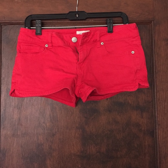 Aero red shorts