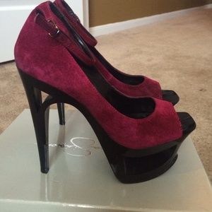 Jessica Simpson platform heel