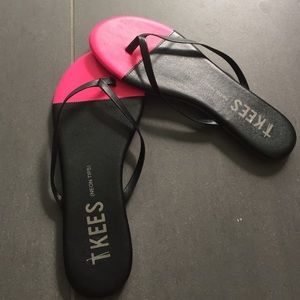 TKEES SANDALS