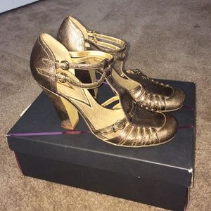 Vince Camuto t strap heel