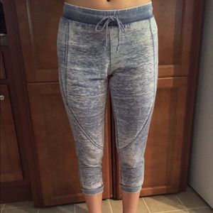 Super-soft capri joggers