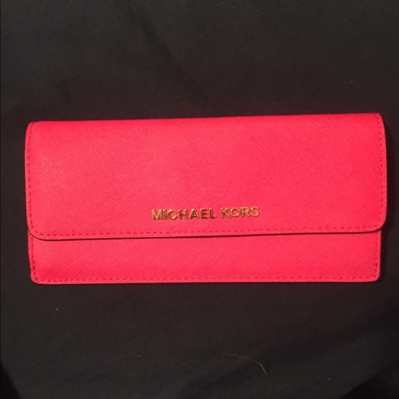 Michael kors raspberry wallet
