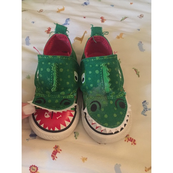 Boy gator shoes