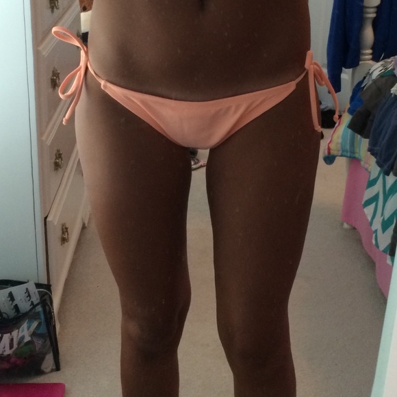 Bathing suit bottoms - Picture 1 of 2