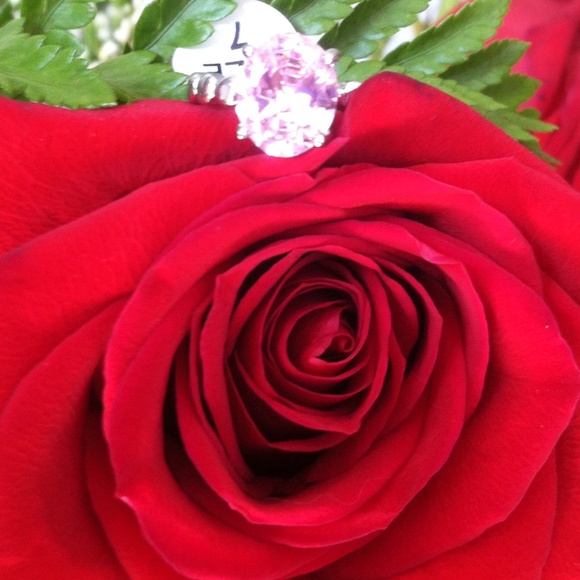 Sparkly pink fashion solitaire ring