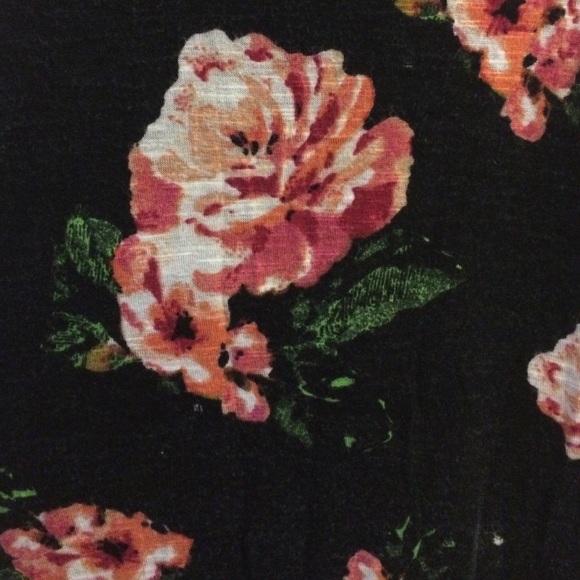 Floral zipper back tank - Picture 2 of 4