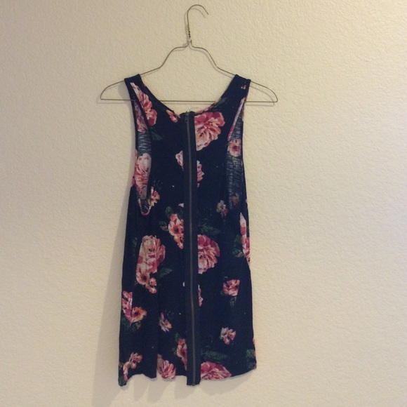 Floral zipper back tank - Picture 3 of 4