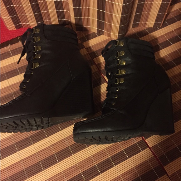 Cute Black Wedge boots size 6