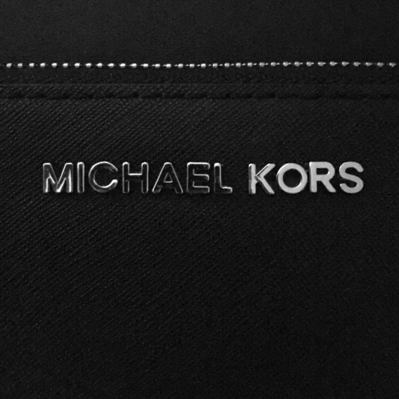 Michael Kors wallet - Picture 1 of 4