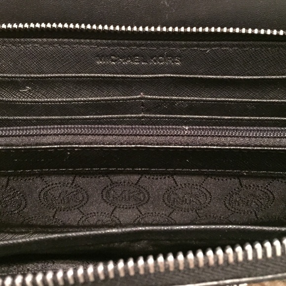 Michael Kors wallet - Picture 4 of 4