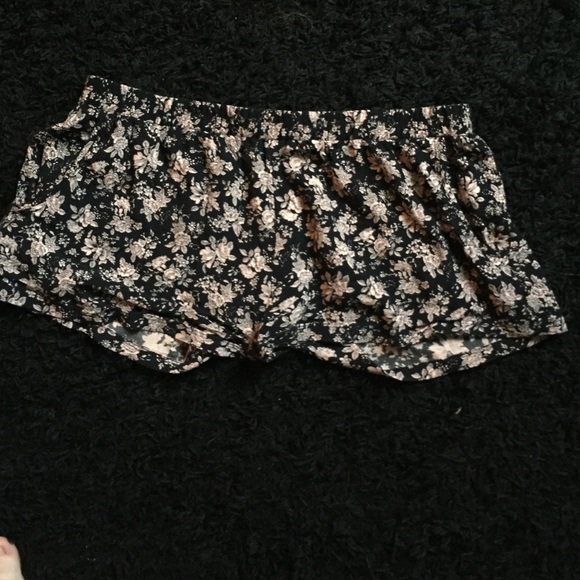F21 floral shorts w/ pockets❤️