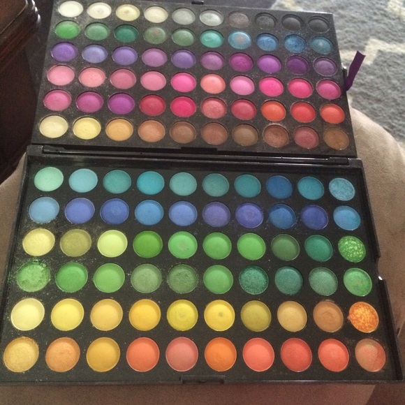 Eyeshadow palette