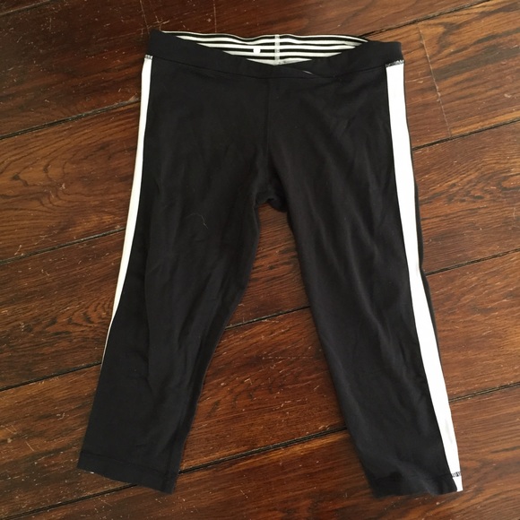 Lululemon crop yoga pants! Never worn.