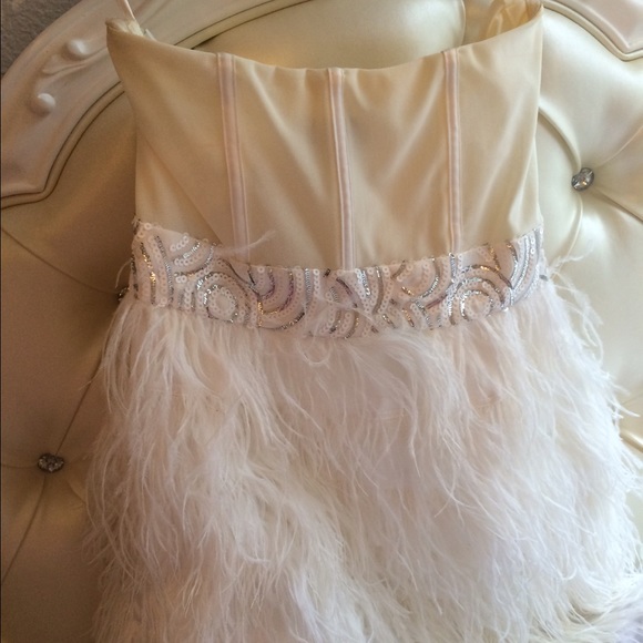 🚫SOLD🚫******bebe feather Dress Small . - Picture 3 of 4