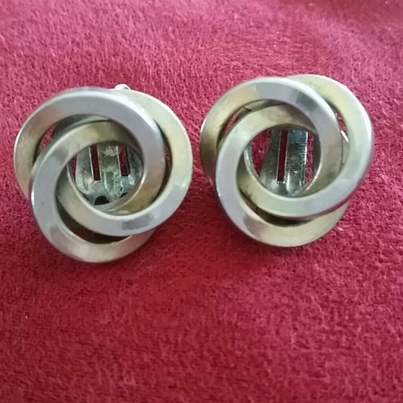 Vintage Jewelry - Vintage Lisner vintage swirl knot clip earrings