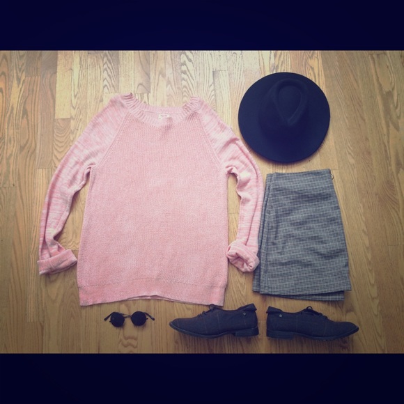 LIGHT PINK KNIT SWEATER