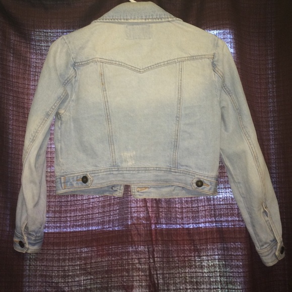 Forever 21 light wash cropped jean jacket - Picture 2 of 2